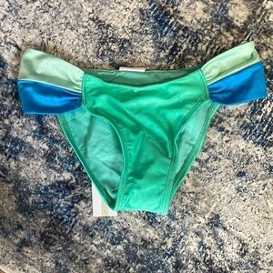 Swim bottoms size xs